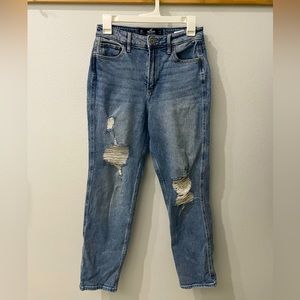 Hollister Ultra High-Rise Mom Jean